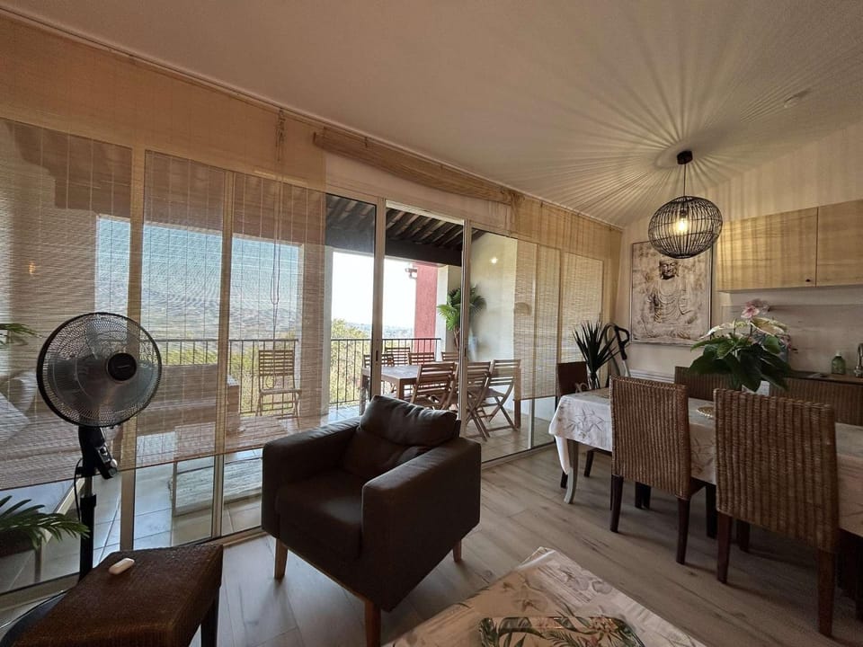 Grimaud : Appartement 3 Pces avec piscine et vue mer - FR-1-226-514 Apartment in Grimaud