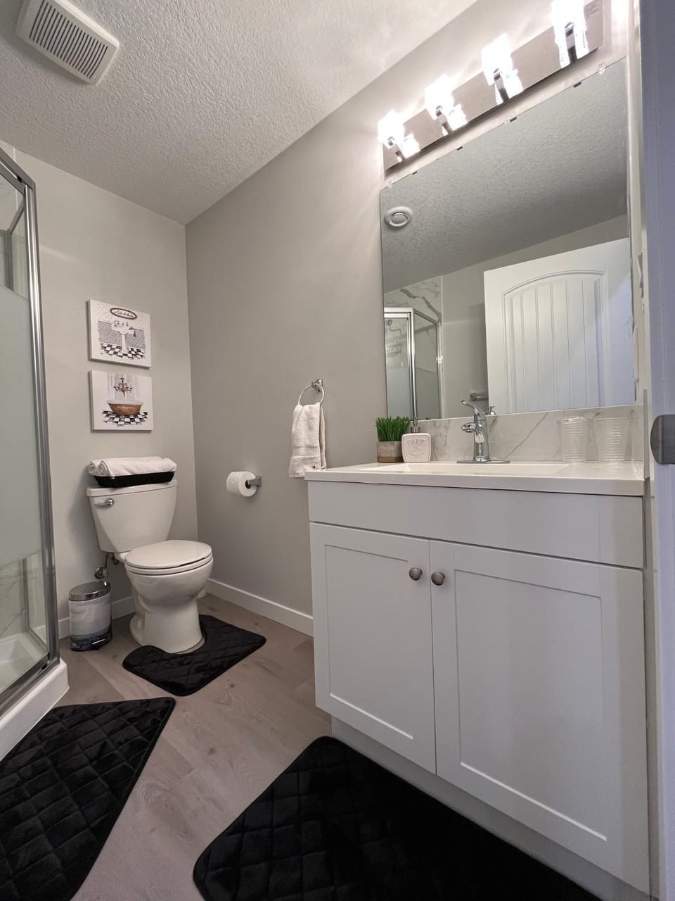 Toilet, Bathroom, towels