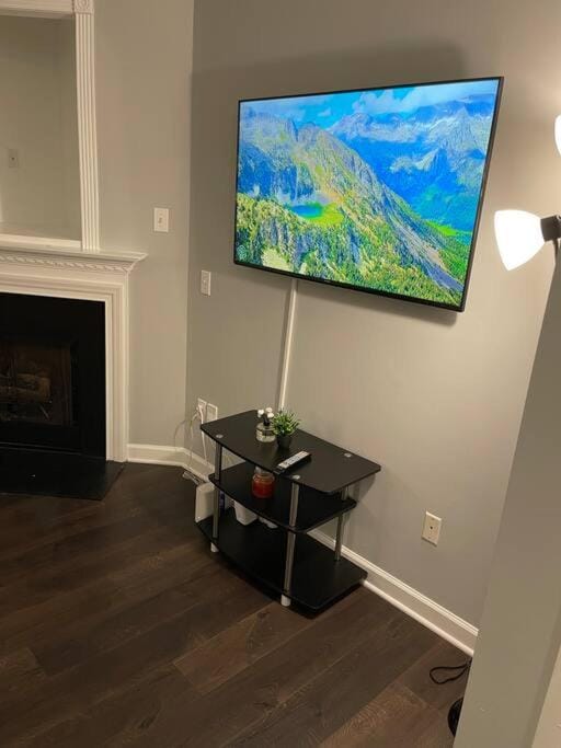 Simple Elegant Townhouse DT Raleigh NCSU Apartment in Raleigh