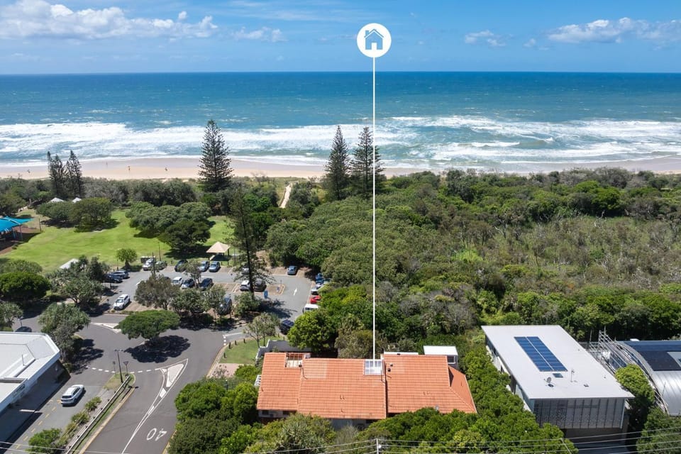 Bird's eye view, Location
