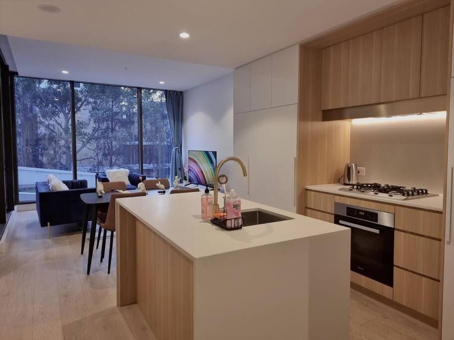 Sapphire Royale Suite in Macquarie Park Apartment in Sydney