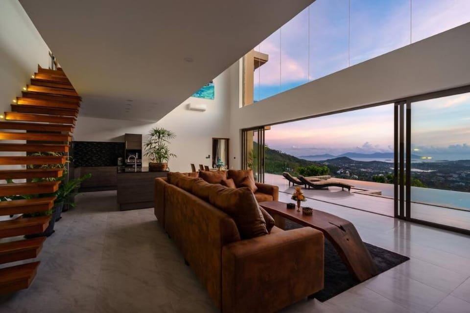 Day, View (from property/room), Living room, Seating area, Mountain view