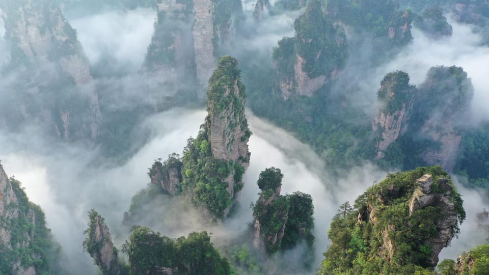 Zhangjiajie J&M Hotel--New Hotel,Exclusive Location,Free Drop off Service to East Gate of forest park,Free Self-Service Laundry & Drying, Attraction Tickets Serivce in advance Vacation rental in Hubei