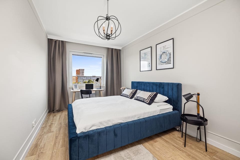 Bed, Photo of the whole room, Seating area, Bedroom
