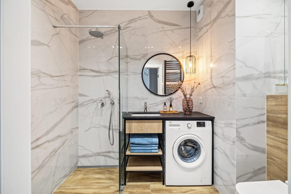 Shower, Bathroom, towels, washing machine