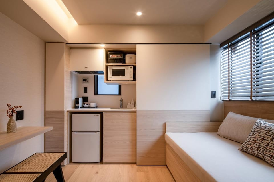 Bed, Kitchen or kitchenette, Living room, Seating area