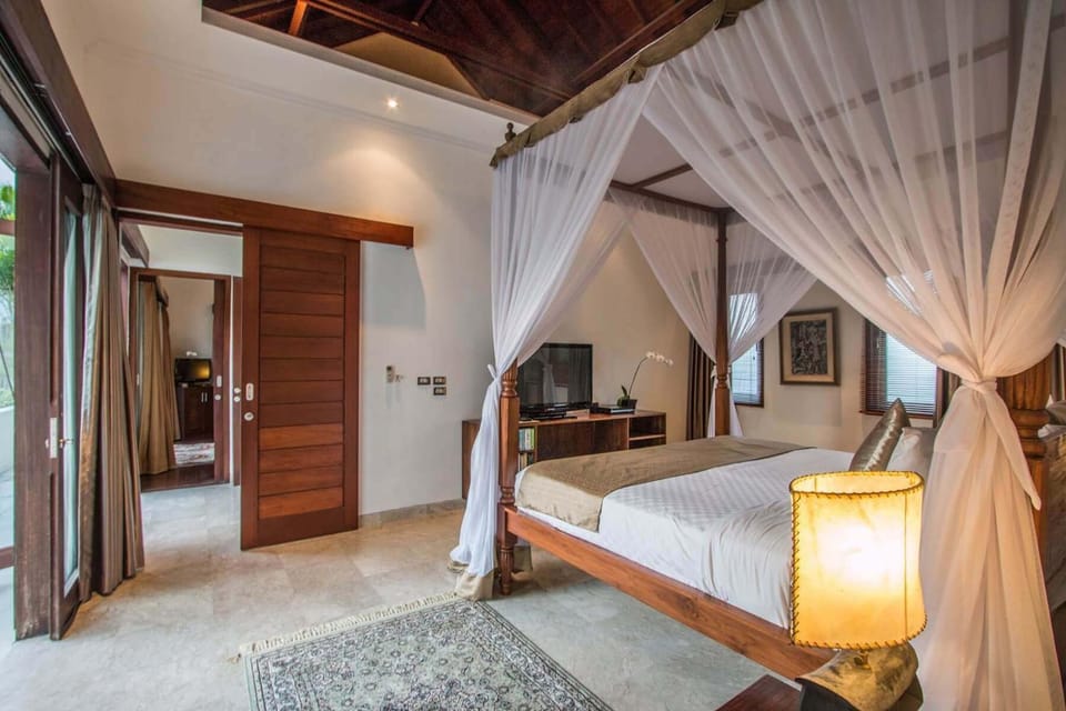 Villa Kalimaya III Beautiful & Luxurious 3-Bedroom Private Villa With Pool 150-Metres To Seminyak Beach Villa in Kuta