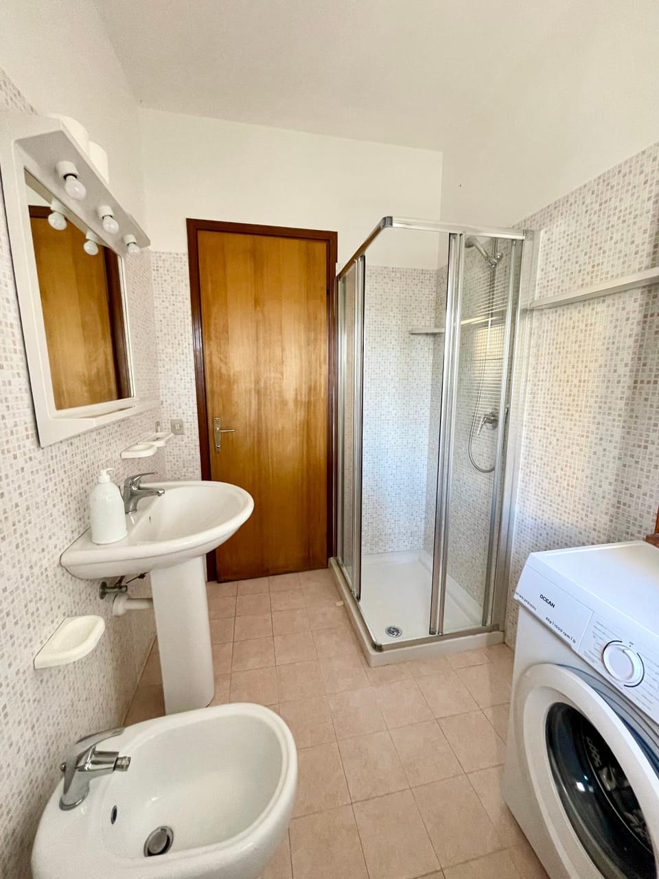 Shower, Toilet, Bathroom, washing machine
