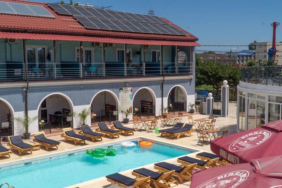 Balcony/Terrace, Swimming pool, Swimming pool