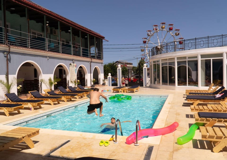 Balcony/Terrace, Pool view, Swimming pool