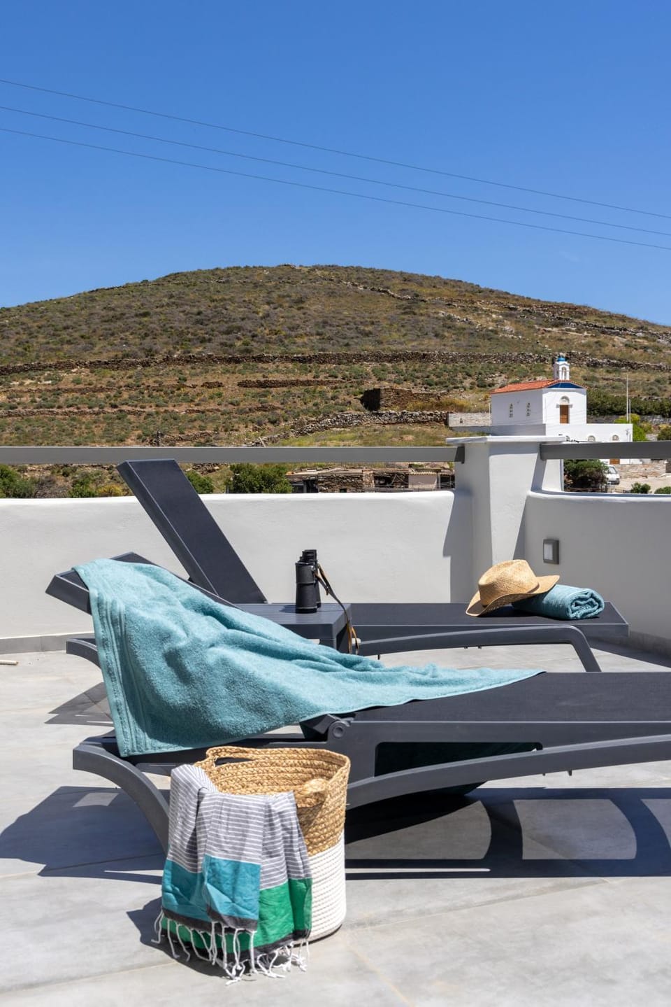View (from property/room), Balcony/Terrace, Seating area, Mountain view, sunbed