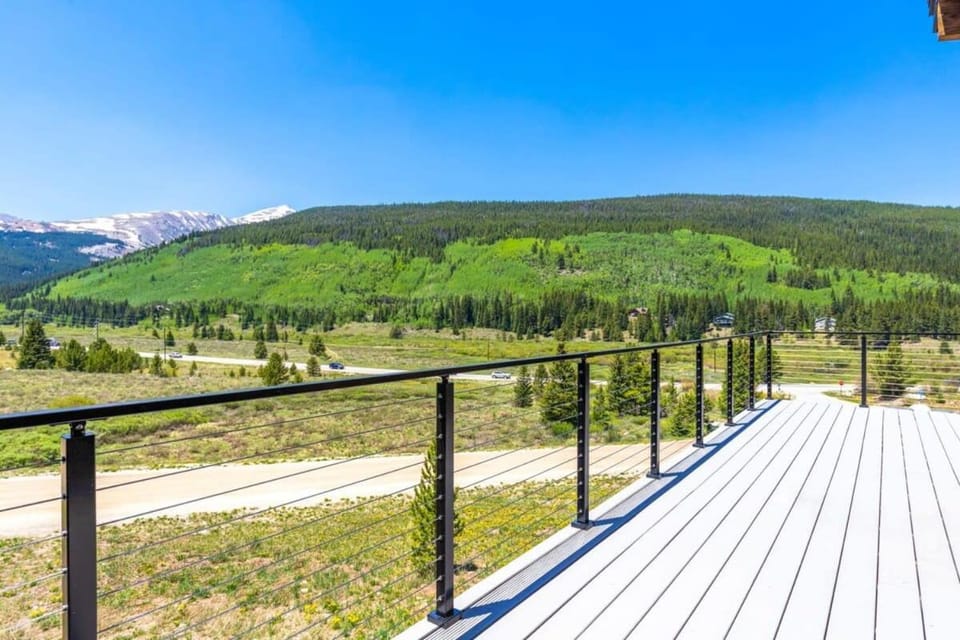 Modern 3BR Chalet with Hot Tub and Mt Quandary Views House in Blue River