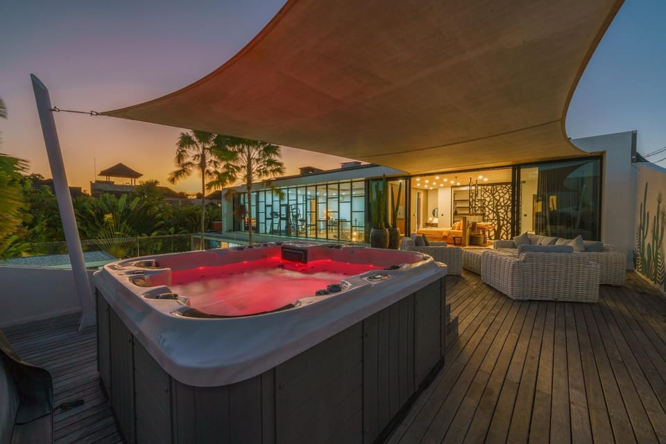 Villa Aless - Designer 4BR Villa with Sauna, Jacuzzi, Ice Bath, Gym & Rooftop Villa in North Kuta