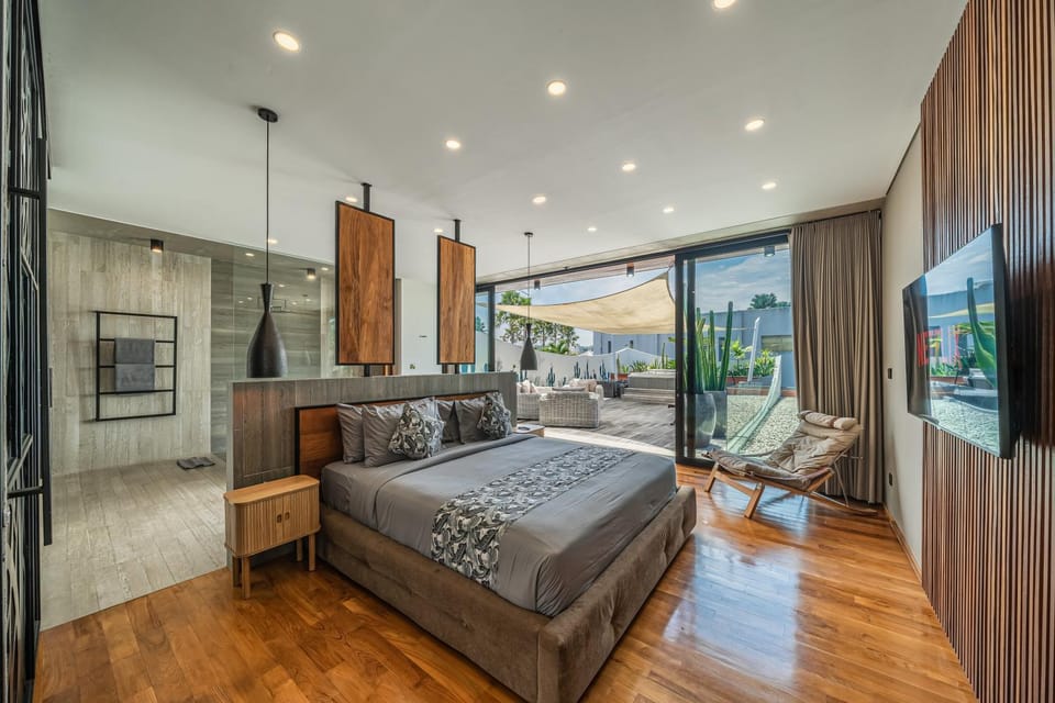 Villa Aless - Designer 4BR Villa with Sauna, Jacuzzi, Ice Bath, Gym & Rooftop Villa in North Kuta