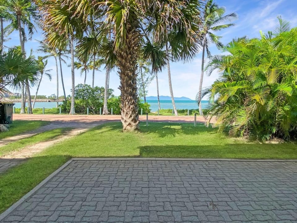 Beachside Palms Unit 4 Apartment in Queensland