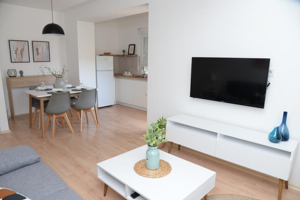 Kitchen or kitchenette, Living room, Dining area