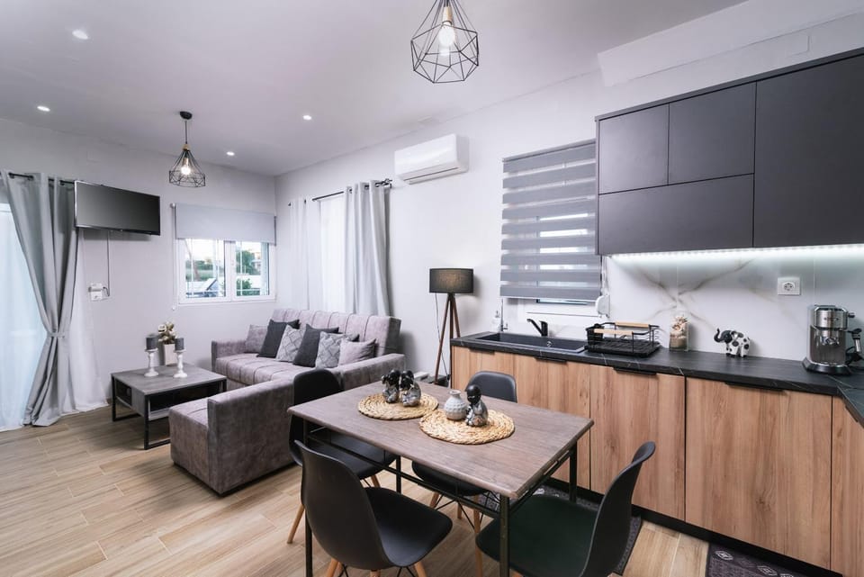 Coffee/tea facilities, Kitchen or kitchenette, Living room, Seating area, Dining area, pet friendly