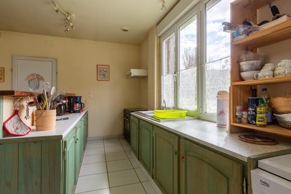 Kitchen or kitchenette, Living room