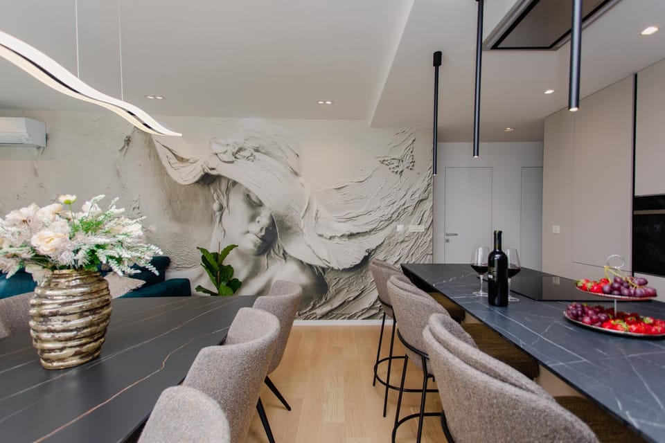 Kitchen or kitchenette, Seating area, Dining area