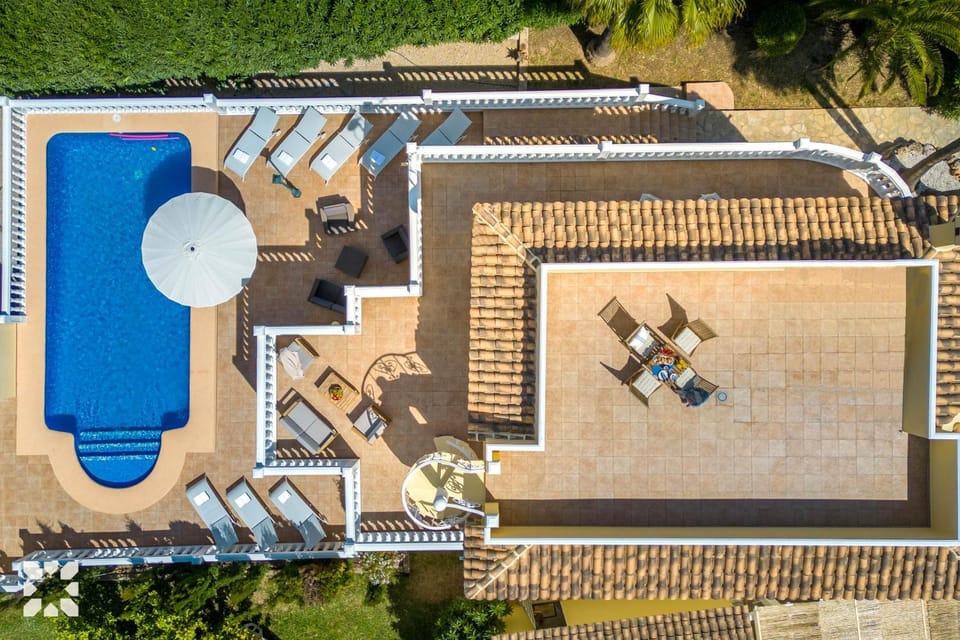 Property building, Day, Bird's eye view, Pool view, Swimming pool, sunbed