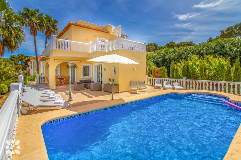 Property building, Patio, Day, Natural landscape, Garden, Garden view, Pool view, Swimming pool, sunbed