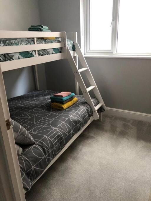 New 2 bedroom first floor apartment close to beach Apartment in Christchurch
