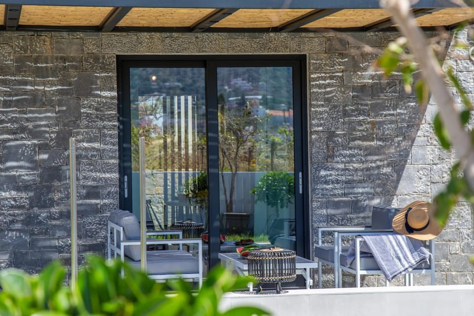 Property building, Seating area