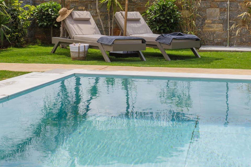 Swimming pool, sunbed