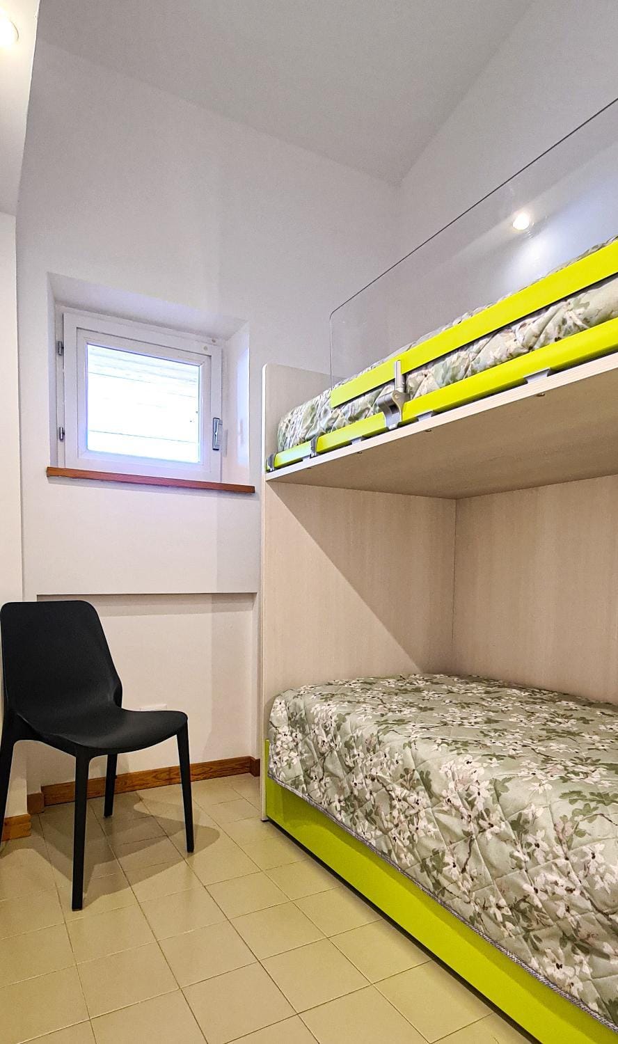 Bed, Photo of the whole room, bunk bed
