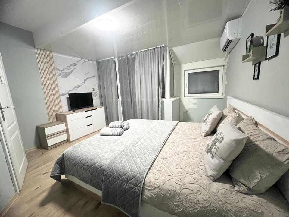 Център Варна апартамент с паркинг за нормална до средно голяма кола Apartment in Varna