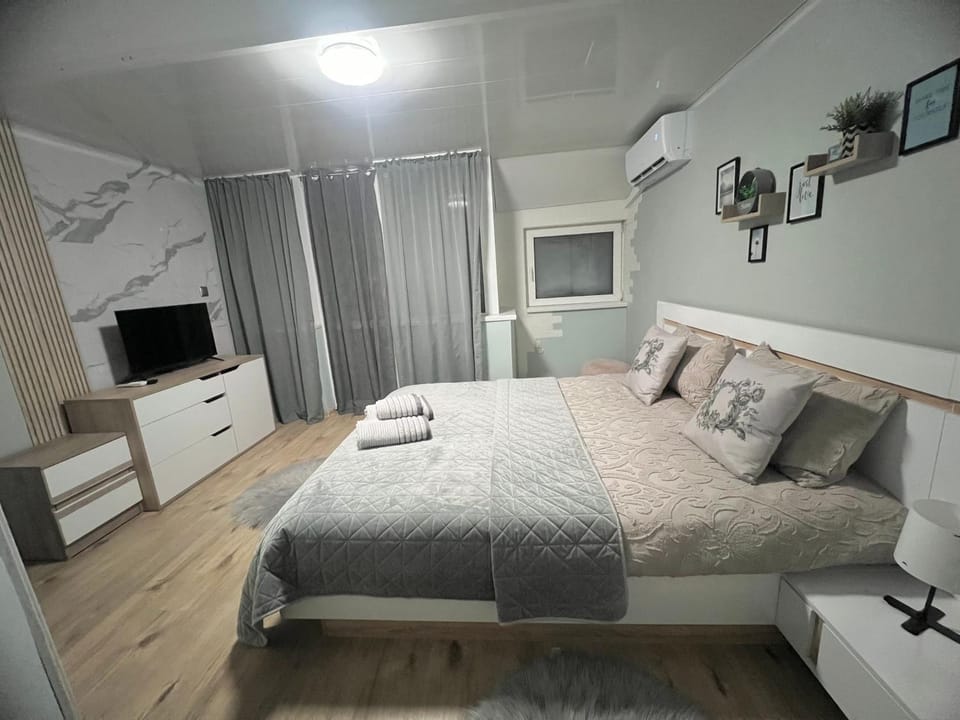 Център Варна апартамент с паркинг за нормална до средно голяма кола Apartment in Varna