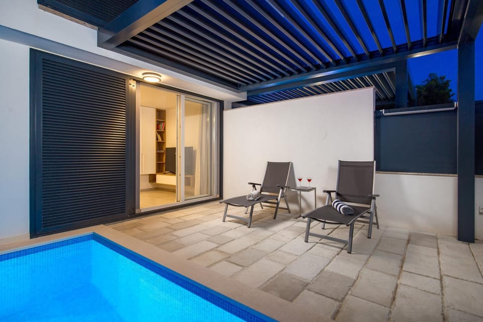 Patio, Seating area, sunbed