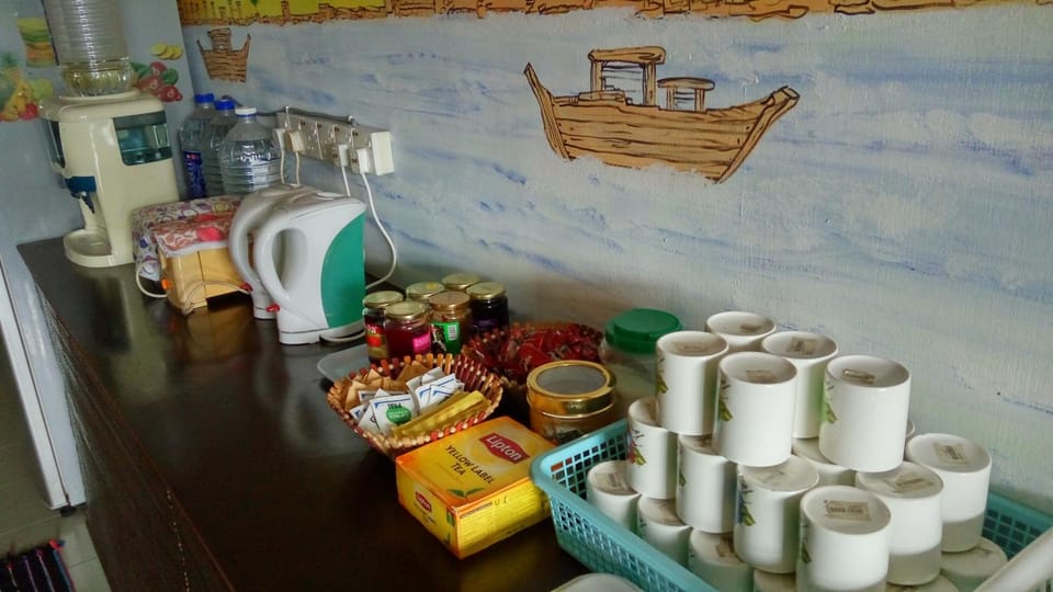 Coffee/tea facilities, Breakfast