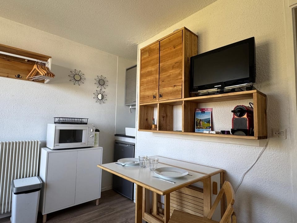 TV and multimedia, Kitchen or kitchenette, Dining area