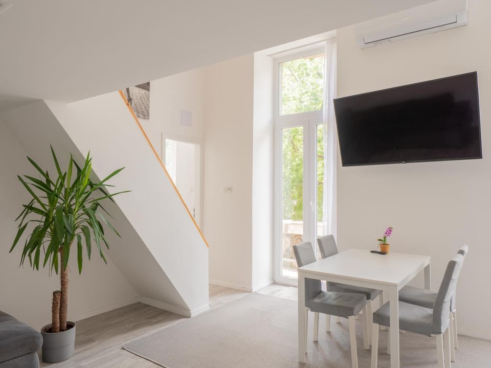 Living room, Dining area, air conditioner