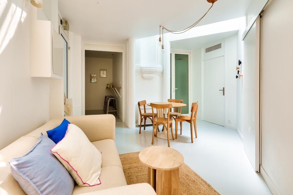 Living room, Seating area, Dining area, air conditioner