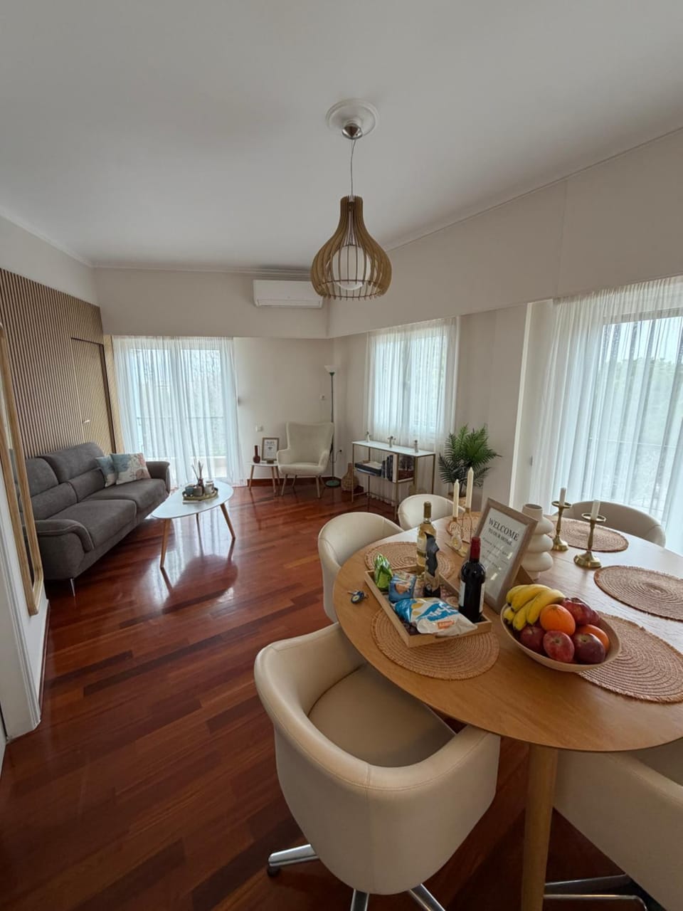 Living room, Seating area, Dining area