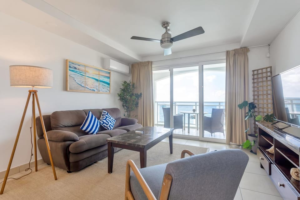 Maho Beach 1BR Getaway with Beach Access Apartment in Simpson Bay