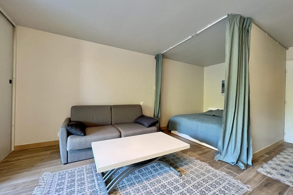 Bright studio just a stone's throw from the sea Apartment in Saint-Raphael