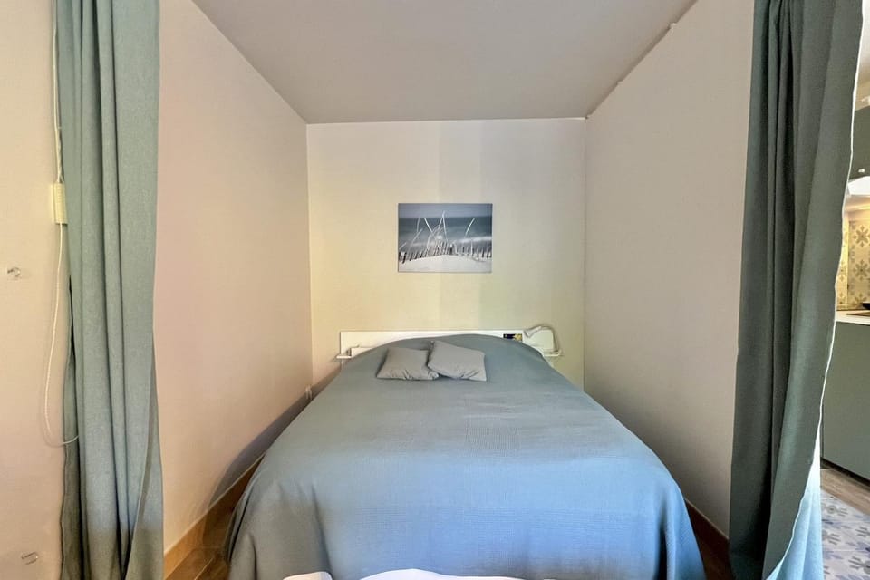 Bright studio just a stone's throw from the sea Apartment in Saint-Raphael