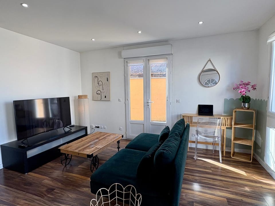 Communal lounge/ TV room