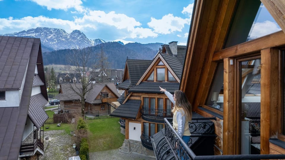 Property building, Day, Natural landscape, Mountain view