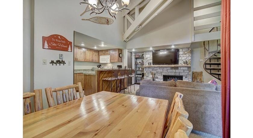 Updated 2Br Plus Loft Condo on Shuttle Route! Sleeps 8 & Kids Ski Free condo Apartment in Keystone