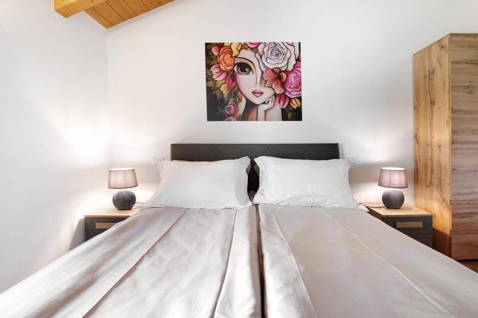 Living room, Bedroom