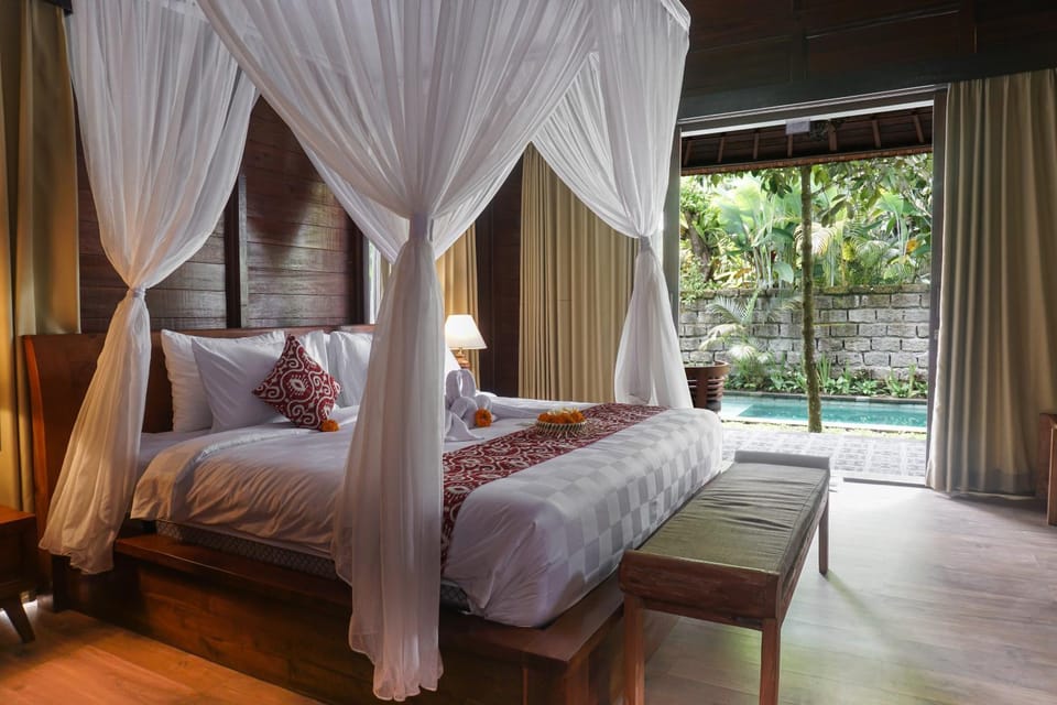 Bed, Garden, Photo of the whole room, Bedroom, Garden view, Pool view, towels