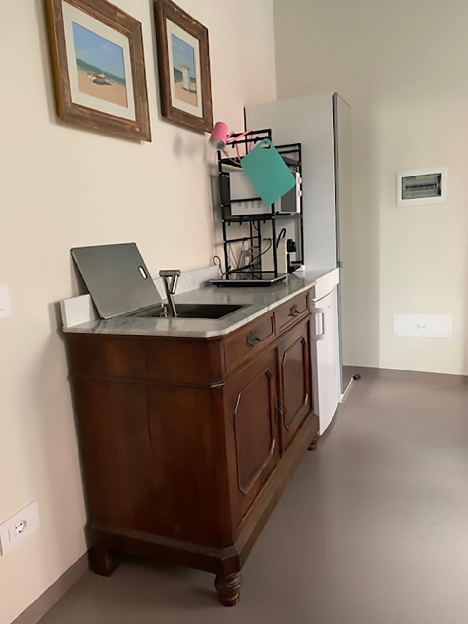 Kitchen or kitchenette