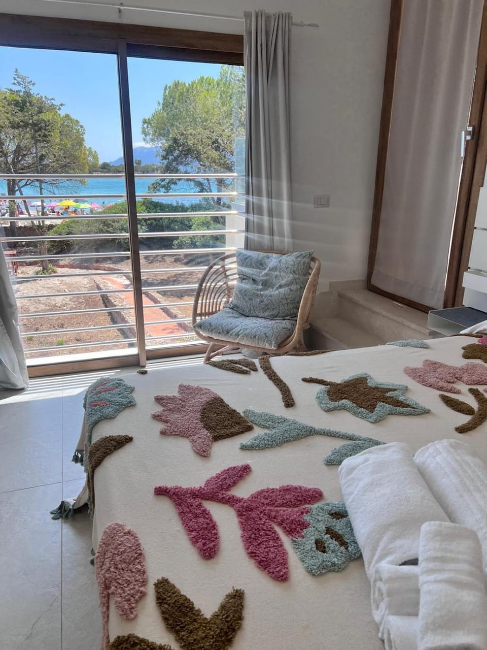 Bed, Natural landscape, View (from property/room), Balcony/Terrace, Photo of the whole room, Bedroom