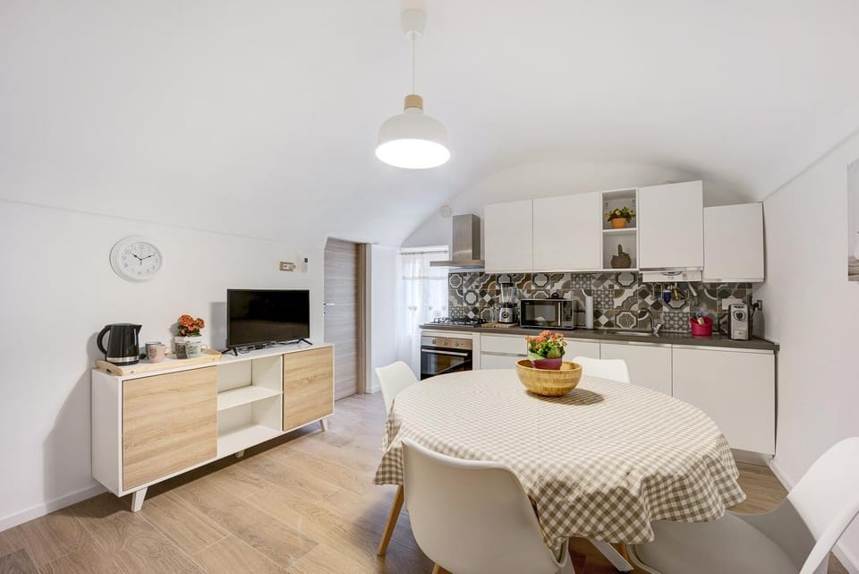 Property building, Kitchen or kitchenette, Living room