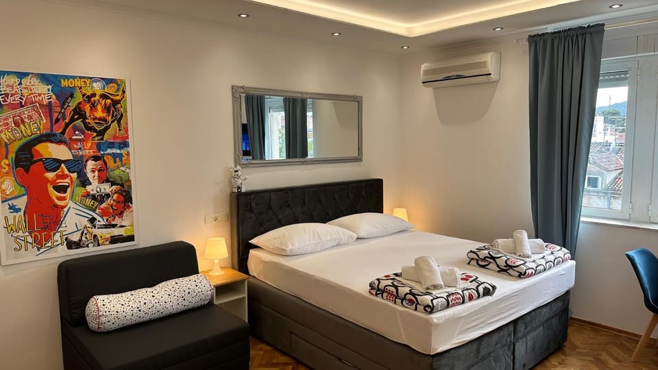 Bedroom, air conditioner