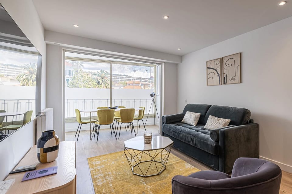 View (from property/room), Balcony/Terrace, Seating area, Dining area
